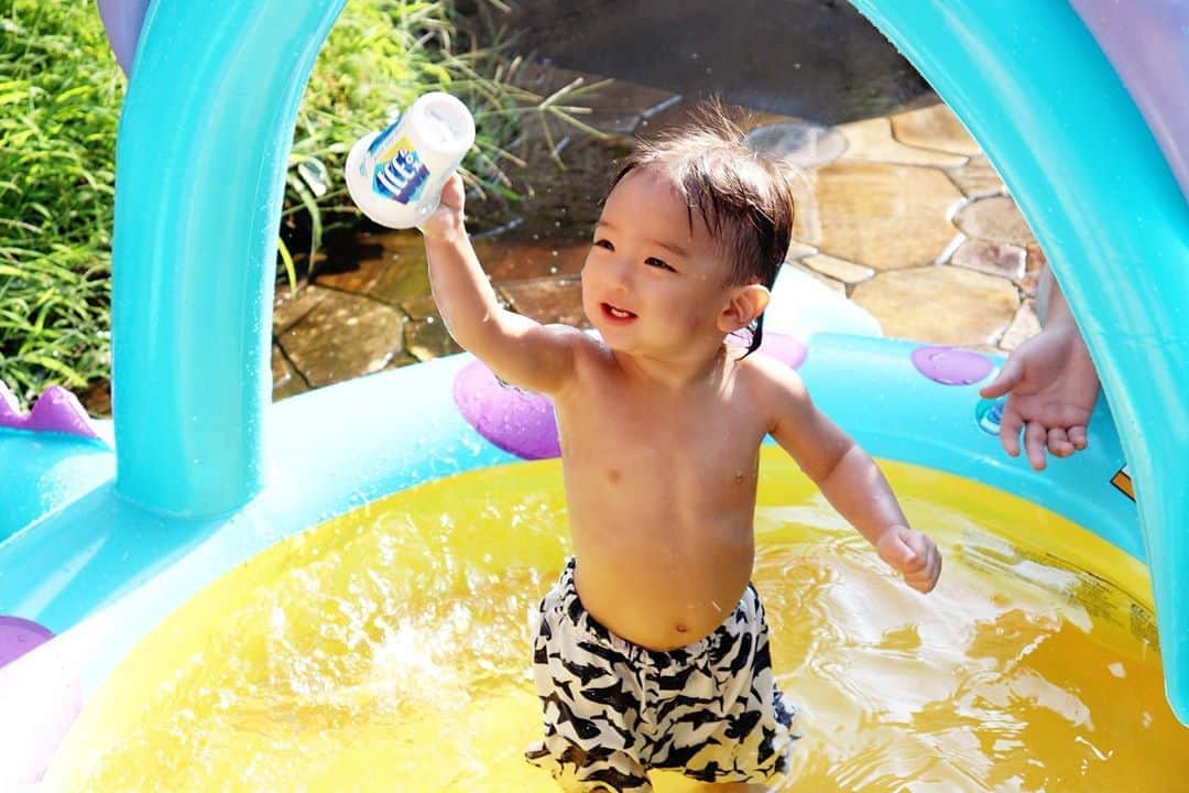 Momoeのインスタグラム：「#happy #家事 #育児 #family #家族 #boy #smile #男の子 #息子 #code #love #lucky #kids #子供 #thankyou #宝物 #ベビー #fashion #follow #心 #縁 #パパ #ママ #家族写真 #男の子ママ #赤ちゃん写真 #photo #子育て #1歳 #flower」