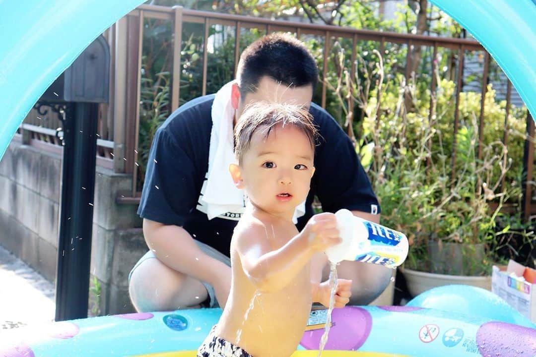 Momoeのインスタグラム：「#happy #家事 #育児 #family #家族 #boy #smile #男の子 #息子 #code #love #lucky #kids #子供 #thankyou #宝物 #ベビー #fashion #follow #心 #縁 #パパ #ママ #家族写真 #男の子ママ #赤ちゃん写真 #photo #子育て #1歳 #flower」