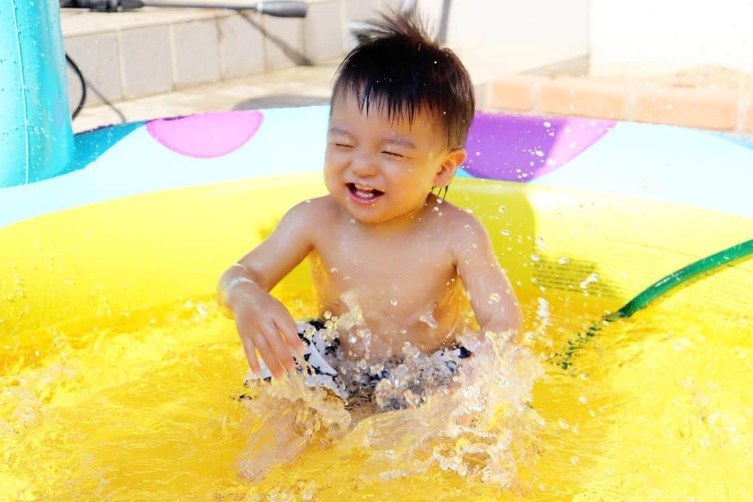 Momoeのインスタグラム：「#happy #家事 #育児 #family #家族 #boy #smile #男の子 #息子 #code #love #lucky #kids #子供 #thankyou #宝物 #ベビー #fashion #follow #心 #縁 #パパ #ママ #家族写真 #男の子ママ #赤ちゃん写真 #photo #子育て #1歳 #flower」