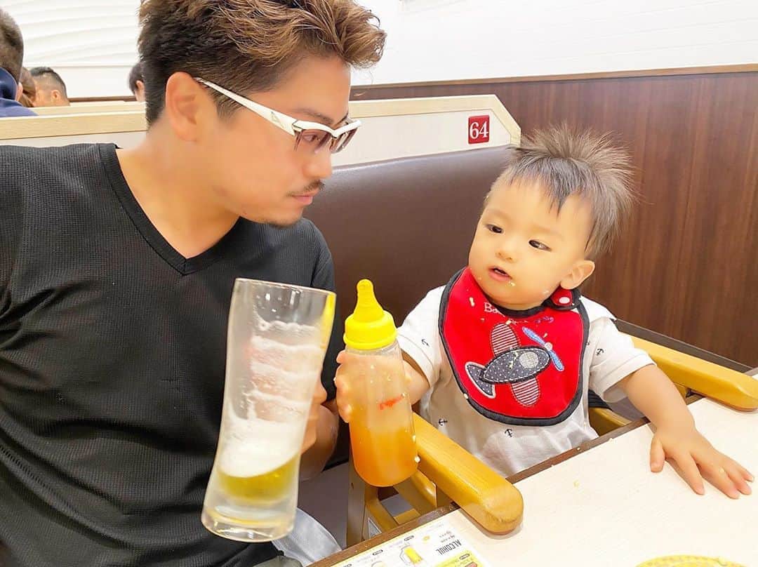 Momoeのインスタグラム：「#happy #家事 #育児 #family #家族 #boy #smile #男の子 #息子 #code #love #lucky #kids #子供 #thankyou #宝物 #ベビー #fashion #follow #心 #縁 #パパ #ママ #家族写真 #男の子ママ #赤ちゃん写真 #photo #子育て #1歳 #flower」