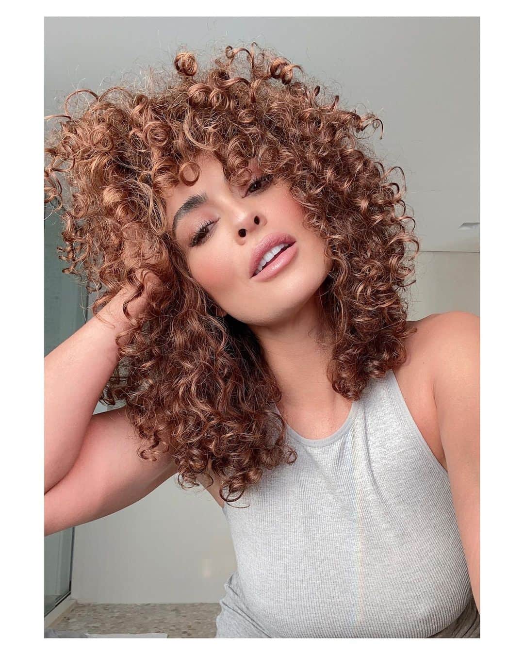 ジュリアナ・パエスのインスタグラム：「Not angels, but we have a halo! ✨✨✨✨✨✨✨✨✨✨✨」