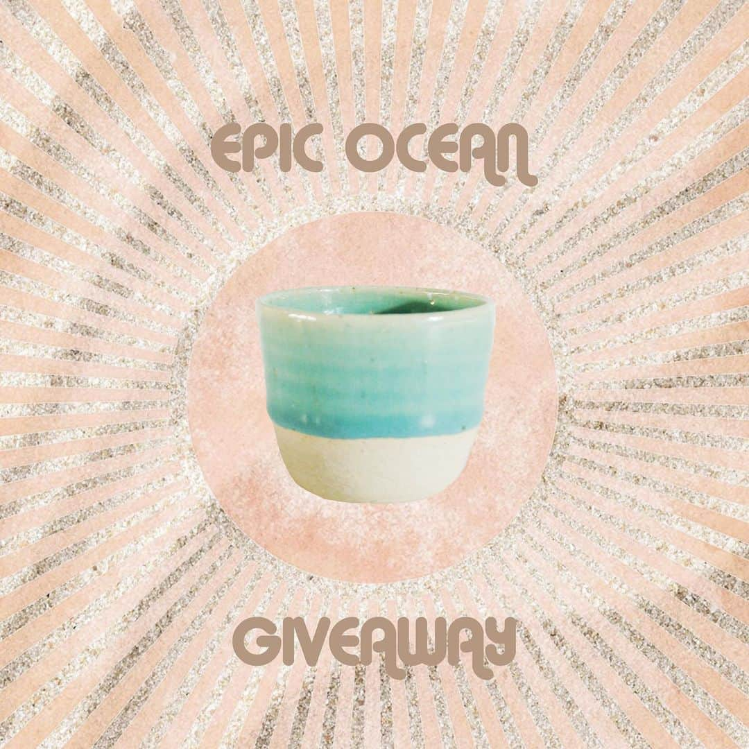 Tamikoのインスタグラム：「Hi friends 🐳 taking part in something fun - join the EPIC ocean giveaway!  Claim your 10 free gifts now and enter the drawing for one of 20+ eco-friendly prizes, including a sea blue chibiko cup from @tamikoclairestoneware ✨ To enter, please go to @epicoceangiveaway and: 1. Follow that page and all accounts that @epicoceangiveaway follows. 2. Tag 3+ friends in their giveaway post. 3. Go to www.epicoceangiveaway.com to get all your free gifts. Deadline to enter is August 28, 2020 at 3 pm PT ~ 6 ET. Good luck! xx #epicoceangiveaway #tamikoclaire #madeinhawaii」