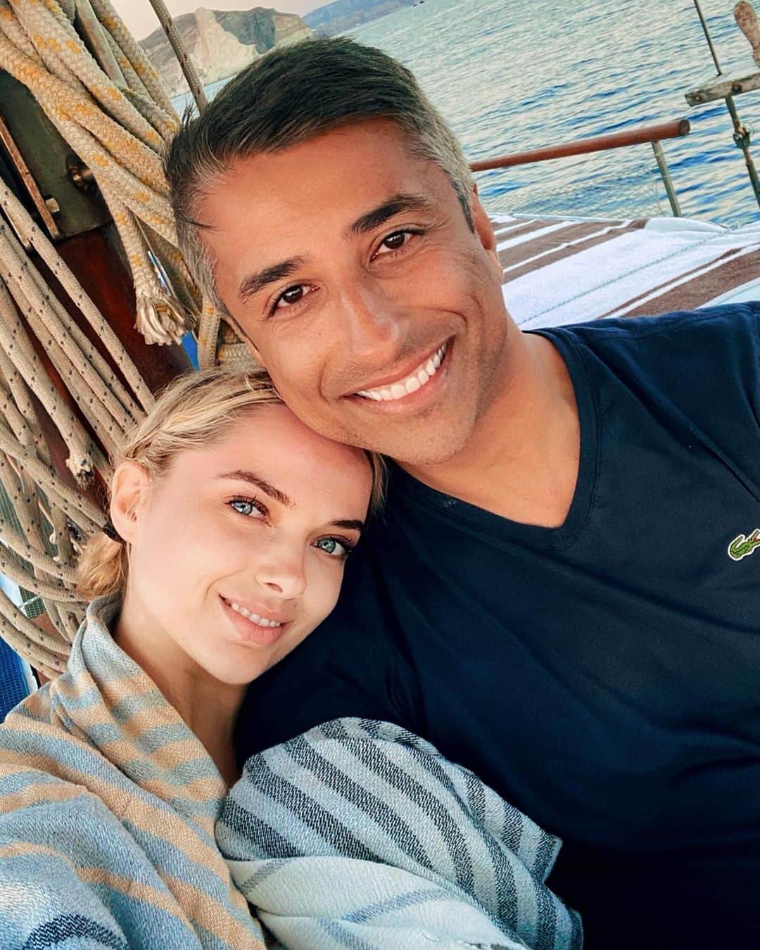 のインスタグラム：「will never get tired of sailing the seas, and watching the sunset with you 💙 @8_cyl」