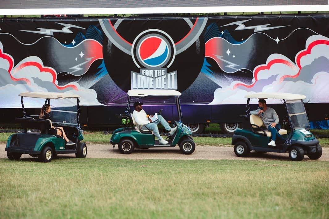 ガリー・ケーヒルさんのインスタグラム写真 - (ガリー・ケーヒルInstagram)「Great night at Stonor Park...thanks for having me @pepsimaxuk for the UEFA Champions League Final drive in! Don't mess with @realakinfenwa in a golf buggy 😂 @kazcarney #UCLisback #pepsimaxfootball」8月25日 4時42分 - garyjcahill