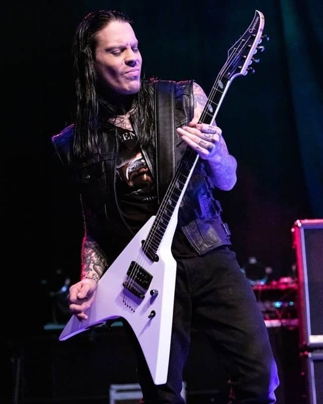 Queensrycheさんのインスタグラム写真 - (QueensrycheInstagram)「Parker at the Cannery Hotel and Casino (photo credit Joe Schaeffer Photography) #queensryche #theverdicttour #canneryhotelandcasino #parkerlundgren #takehold #guitarist #guitarplayer #backupvocals #songwriter #talentedmusician #caparisonguitars #goodtimes #memories #rychersrule」8月25日 4時34分 - queensrycheofficial