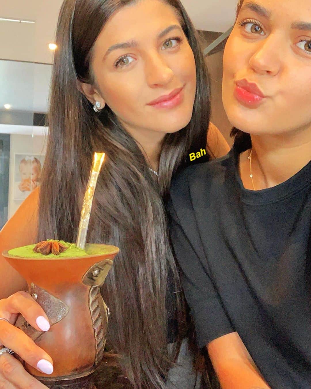 ナタリア・ベッカーのインスタグラム：「Foi tão bom te ver! Grata a Deus por esse encontro inesperado ❤️ Obrigada por ter vindo! Te amamos muito」