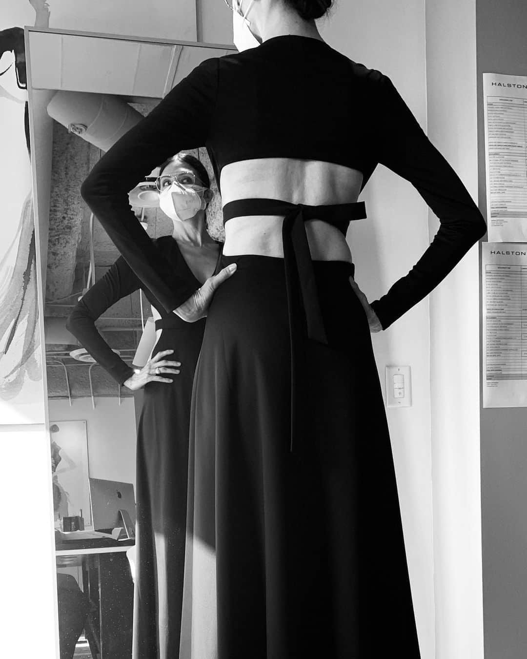 ホルストンのインスタグラム：「Robert Rodriguez is gearing up for S/S 2021: here is a behind the scene sneak peek of what’s to come. stay tuned for more....⠀ ⠀ ⠀ #halston #halstonstyle #halstonettes #halstondress #halstonfashion⁠」
