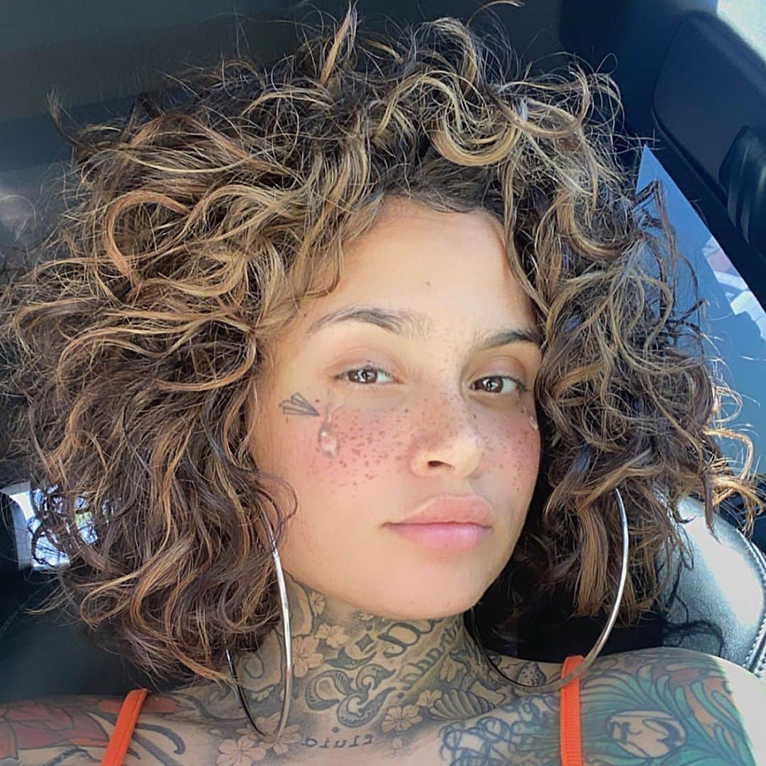 ケラーニさんのインスタグラム写真 - (ケラーニInstagram)「it’s hot 😩」8月25日 5時59分 - kehlani