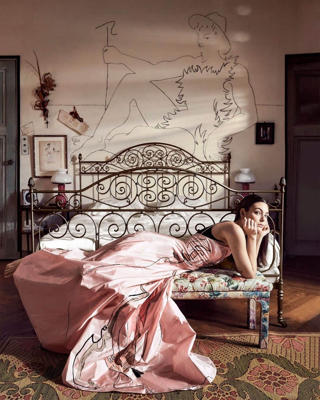 のインスタグラム：「Your bedtime routine just got a serious upgrade! From silk pajamas to pillow sprays, @thesleepcode's new online shop holds all the secrets to blissful sleep. Tap the link in our bio to learn more. Photographed by @CraigMcDeanstudio, Vogue, June 2018」