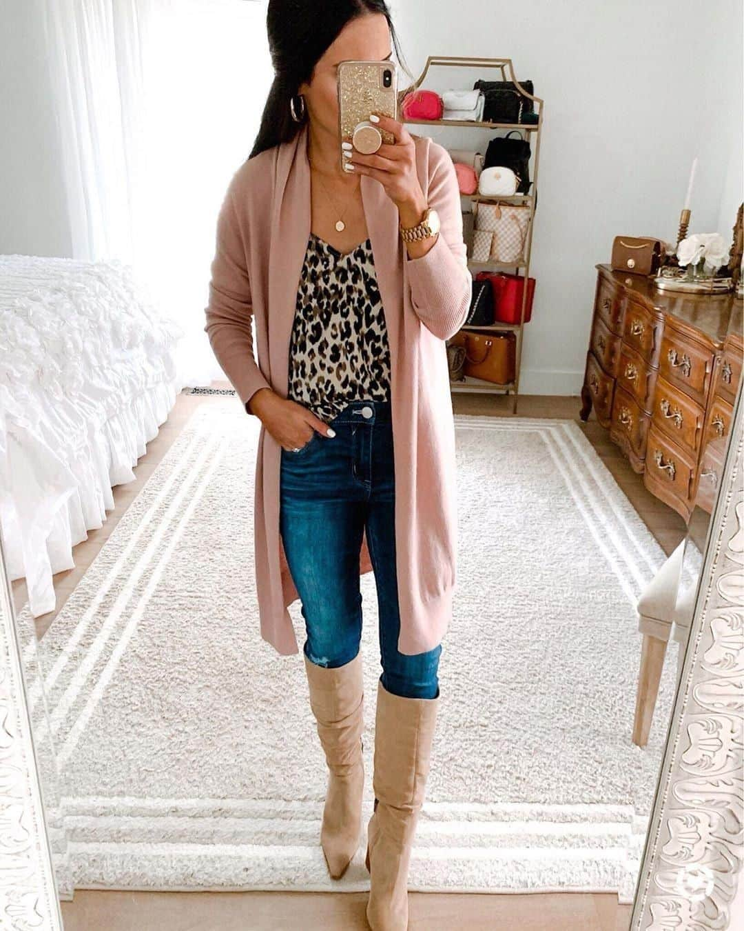 ヴィンスカムートさんのインスタグラム写真 - (ヴィンスカムートInstagram)「Nordstrom Anniversary sale style! @thedoubletakegirls paired the Derika boots with a hint of leopard! #nsale #vincecamuto @nordstrom」8月25日 6時00分 - vincecamuto