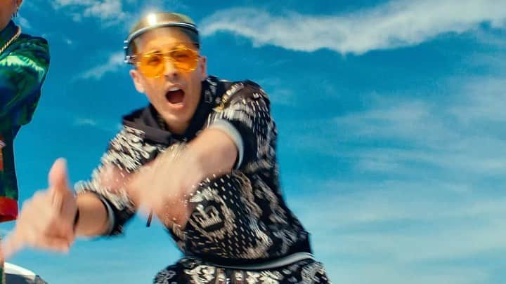 ヤンデルのインスタグラム：「🎶 Dembow Dembow Dembow 🎶 @rauwalejandro 🎥 @gusfilm  #QuienContraMiParte2 #QCM2  Dale Play al video en mi canal de @youtube」