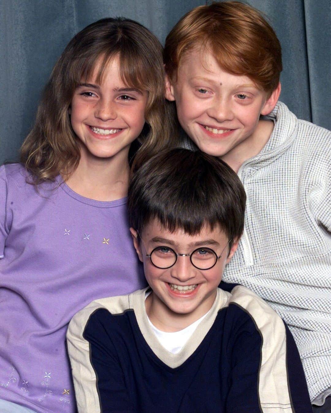 E! Onlineさんのインスタグラム写真 - (E! OnlineInstagram)「Today is Rupert Grint's birthday, and yesterday just happened to be the 20th anniversary of the day the world met Ron, Harry, and Hermione; their very first #HarryPotter press conference. ✨(📷: Getty Images)」8月25日 6時02分 - enews