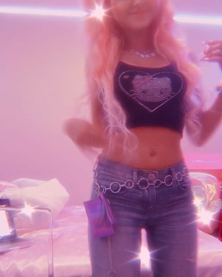 のインスタグラム：「Uploading my Savage remix next week! (Weeb) prod by @djsb129 💗 . . . #waifu #weeb #weeaboo #weeabootrash #megantheestallionsavage #savageremix #kawaii #bubblegumgang #pink #soft #softaesthetic #gyaru #femalerapper #kawaiiaesthetic #y2kprincess #gaijingyaru #jfashion」