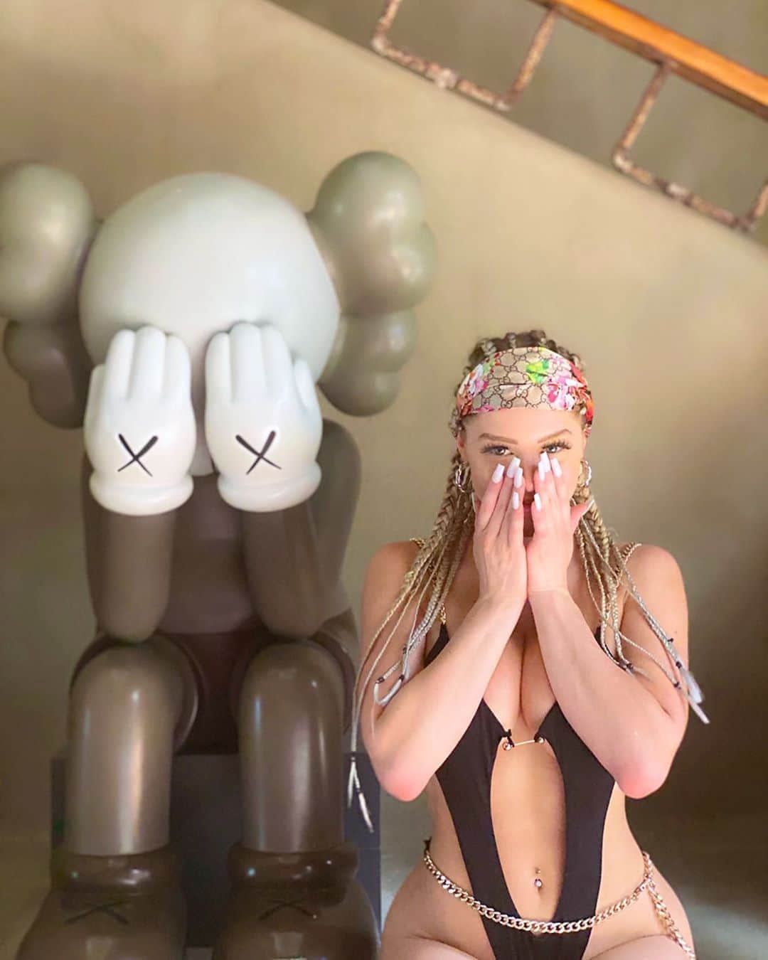 Courtney Tailorさんのインスタグラム写真 - (Courtney TailorInstagram)「Peek a boo 👁 @kaws  . . . . #kaws #art #travel #mexico #pabloescobar #mansion」8月25日 6時11分 - courtneytailor