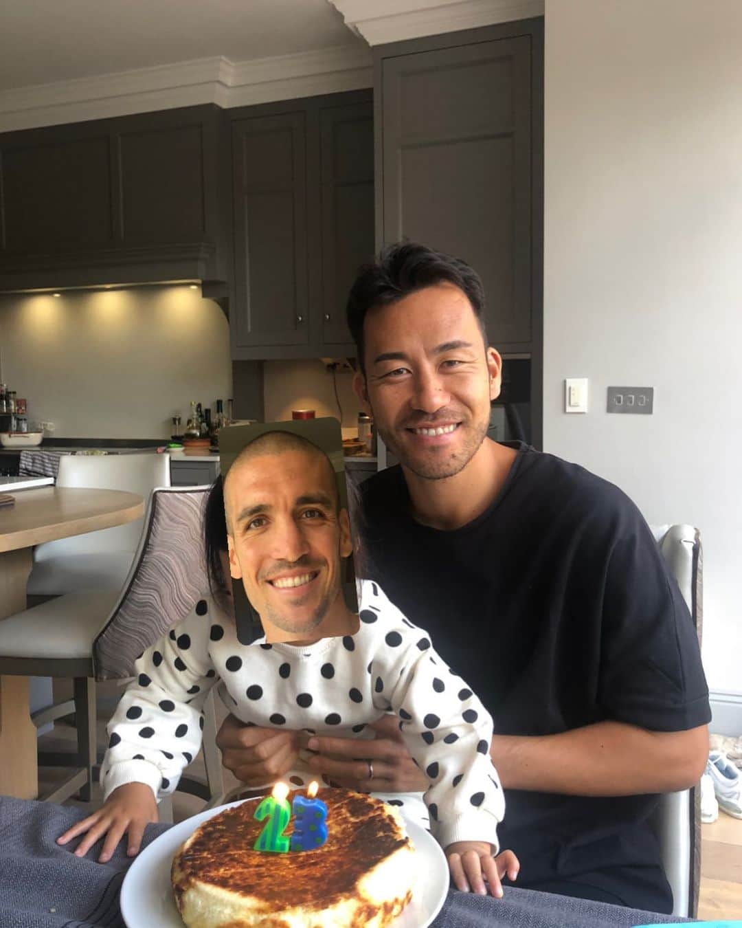 吉田麻也さんのインスタグラム写真 - (吉田麻也Instagram)「Thank you for warm messages for my birthday🎊 The cake made by @oriolromeu 😂🔝🙌🏼 23...いや32歳、ここからでしょ！#birthday」8月25日 6時19分 - mayayoshida22