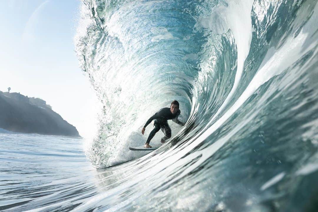 dragonalliancejapan （公式）さんのインスタグラム写真 - (dragonalliancejapan （公式）Instagram)「@ryland_rubens 直射日光を避けるため、グリーンルームの中で日除け中🌞 . 📸: @waterworkmedia . . #greenroom #barrel #tube #surfing #サーフィン #グリーンルーム」8月25日 12時12分 - dragon_japan