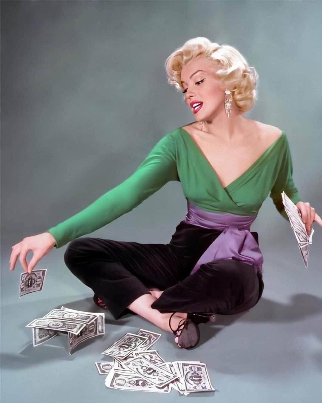 マリリン・モンローさんのインスタグラム写真 - (マリリン・モンローInstagram)「Monday motivation✨💵 Marilyn for “Gentlemen Prefer Blondes” 1953. I love how she would get so into her characters. Her expressions are so cute lol #marilynmonroe」8月25日 6時52分 - welovemarilyn