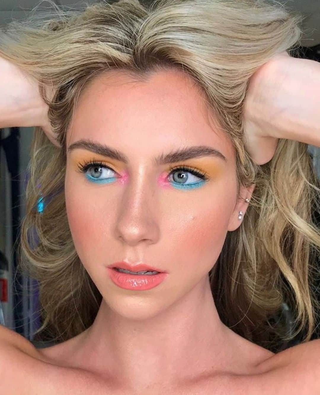 Motives Cosmeticsさんのインスタグラム写真 - (Motives CosmeticsInstagram)「Get inspired by @briannaruizmakeup to make your eyes POP💗💙💛 ! Get a similar look with our Euphoria Eyeshadow Palette. Brianna also used our 3-in-1 Contour Palette to add dimension to her look.  . . . . . #motivescosmetics #motives #makeup #beauty #makeupartist #mua #girlboss #entrepreneur #beyourownboss #everydaymakeup #naturalmakeup #everydaybeauty #beautywithbenefits #beautyexperts  #gtl #getthelook #makeuplook #colorfulmakeup」8月25日 7時00分 - motivescosmetics