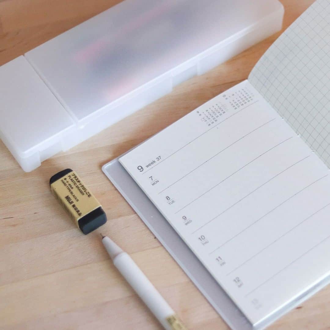 MUJI USAさんのインスタグラム写真 - (MUJI USAInstagram)「Staying ahead by planning and organizing.   The new September 2020 planners and schedulers are back in stock in stores and online just in time for the new school year. And don't forget -- show your student ID in stores for 10% off your purchase for a limited time.   #muji #mujiusa #backtoschool2018」8月25日 7時02分 - mujiusa