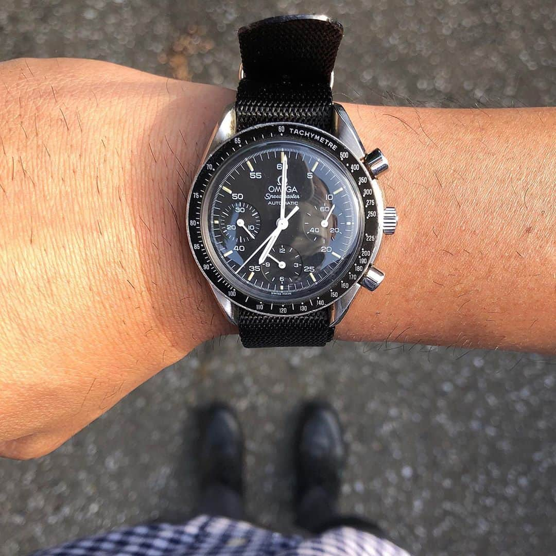 tomonashiのインスタグラム：「☺︎ ベルトをNATOストラップに。 . #omega #オメガ #omegaspeedmaster  #オメガスピードマスター  #natoベルト  . #uniqlo #ユニクロ #paraboot #パラブーツ #parabootchambord  #パラブーツシャンボード」