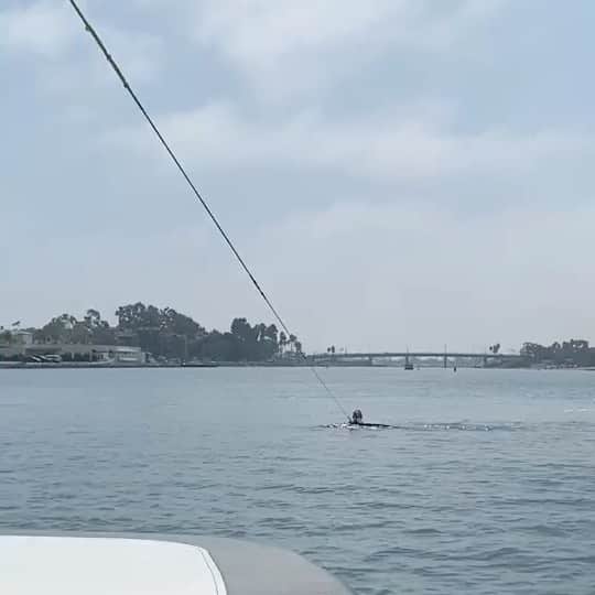 トニー・アゼベドのインスタグラム：「My first time wake boarding! My legs are crushed 😢 thanks @mayaodea and fam for the experience. #longbeach」
