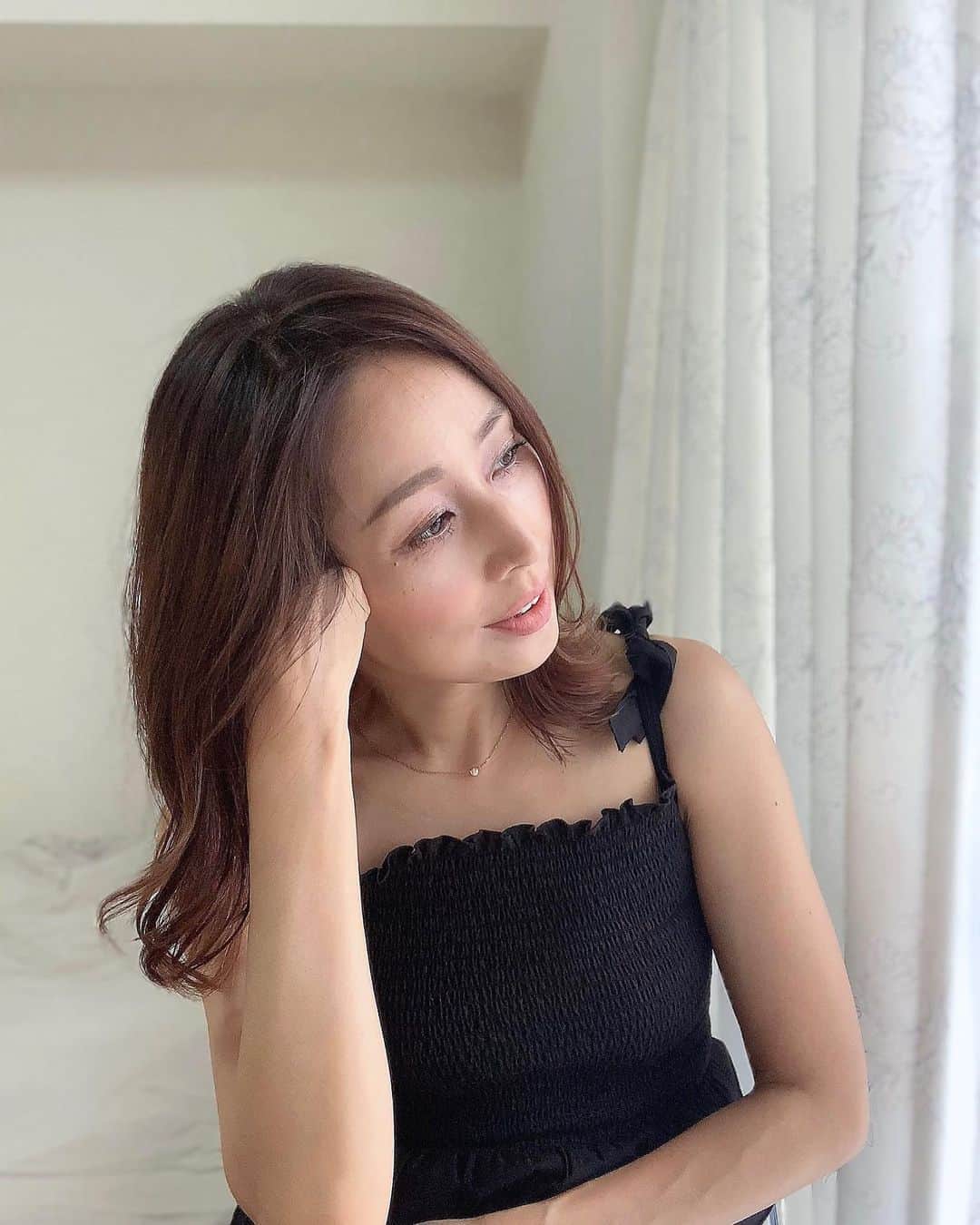 のインスタグラム：「⁑ 顔色をワントーン明るくしたい時にはやっぱりナノアクア炭酸ジェルパック✨ 炭酸パックって即効性があるから大好き！ リピしているよ〜 シュワシュワとした感触がとっても気持ちがいい 写真3枚目beforeより4枚目の afterの方が明るくなってるでしょ✨  クーポンコード→co2 @favorina_official 公式サイトクーポン利用で初回限定炭酸ジェルパック5回分セットがさらに500円OFFになるのでチェックしてみてね  #ナノアクア #favorina #フェヴリナ #炭酸ジェルパック #炭酸パック #パック #美容好きな人と繋がりたい #美容好きさんと繋がりたい #pr #宮田綾子 #美容好き #ツヤ肌 #美肌ケア #保湿 #美肌 #美容女子」