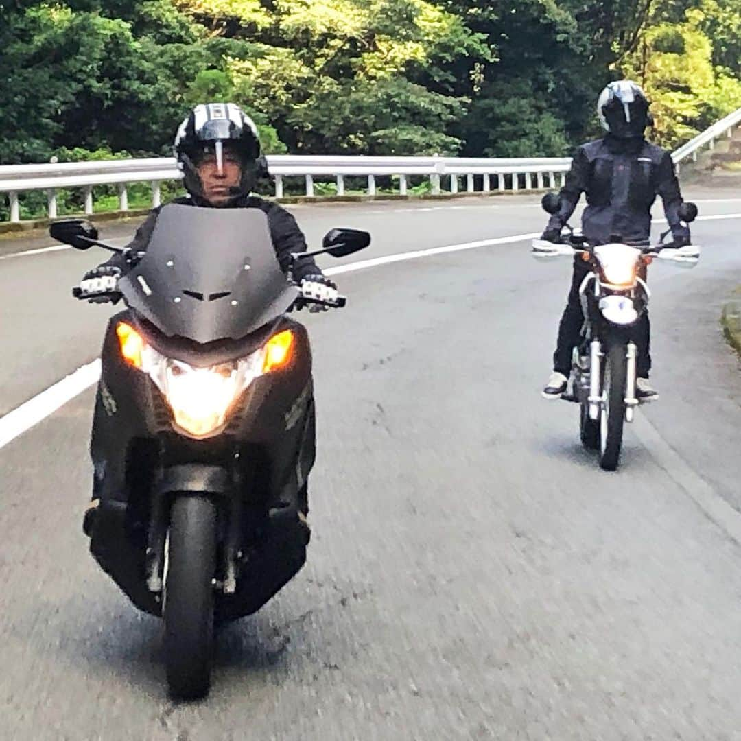 原田哲也さんのインスタグラム写真 - (原田哲也Instagram)「TADYこと岡田忠之さんと ライダーズパラダイスまでツーリングして来ました。 岡田さんありがとうございました。 この模様は31チャンネルで！ #araihelmet #hyod #yfdesign #serow250 #bikersparadise #tady#31チャンネル#ツーリング#michelinmotorcycle #岡田忠之」8月25日 7時28分 - tetsuya_harada31