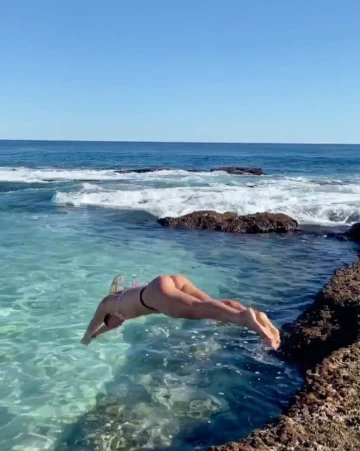 フェリシティー・パルマティアーのインスタグラム：「Thank god for North West WA and being able to wear bikinis in the middle of winter 🙏🏽🏊🏼‍♀️ @kulanikinis」