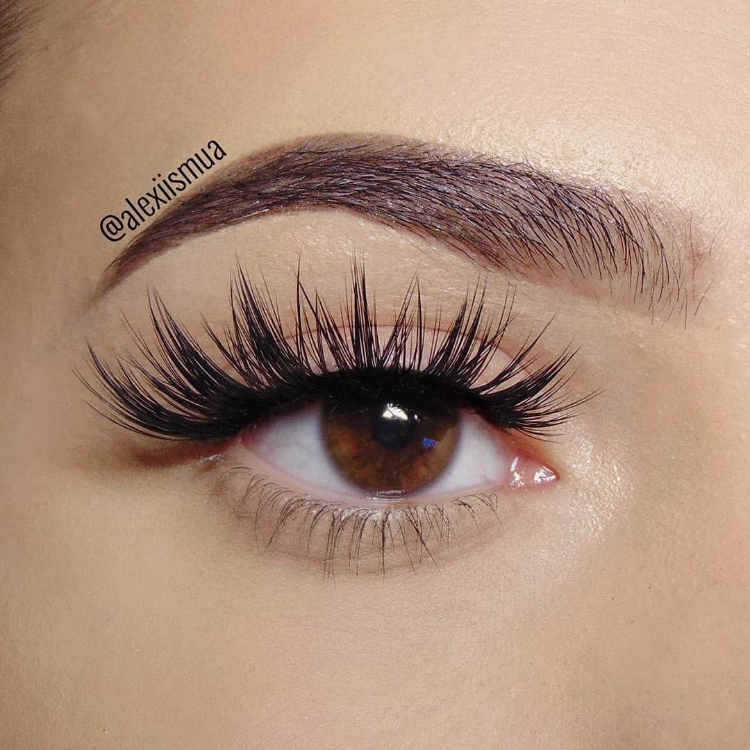 Benefit Cosmeticsさんのインスタグラム写真 - (Benefit CosmeticsInstagram)「BROW-za! 😍 @alexiismua gets these gorgeous #benefitbrows with the tried-and-true team of #preciselymybrowpencil & #24hrbrowsetter! #regram #friendswithbenefit」8月25日 8時25分 - benefitcosmetics