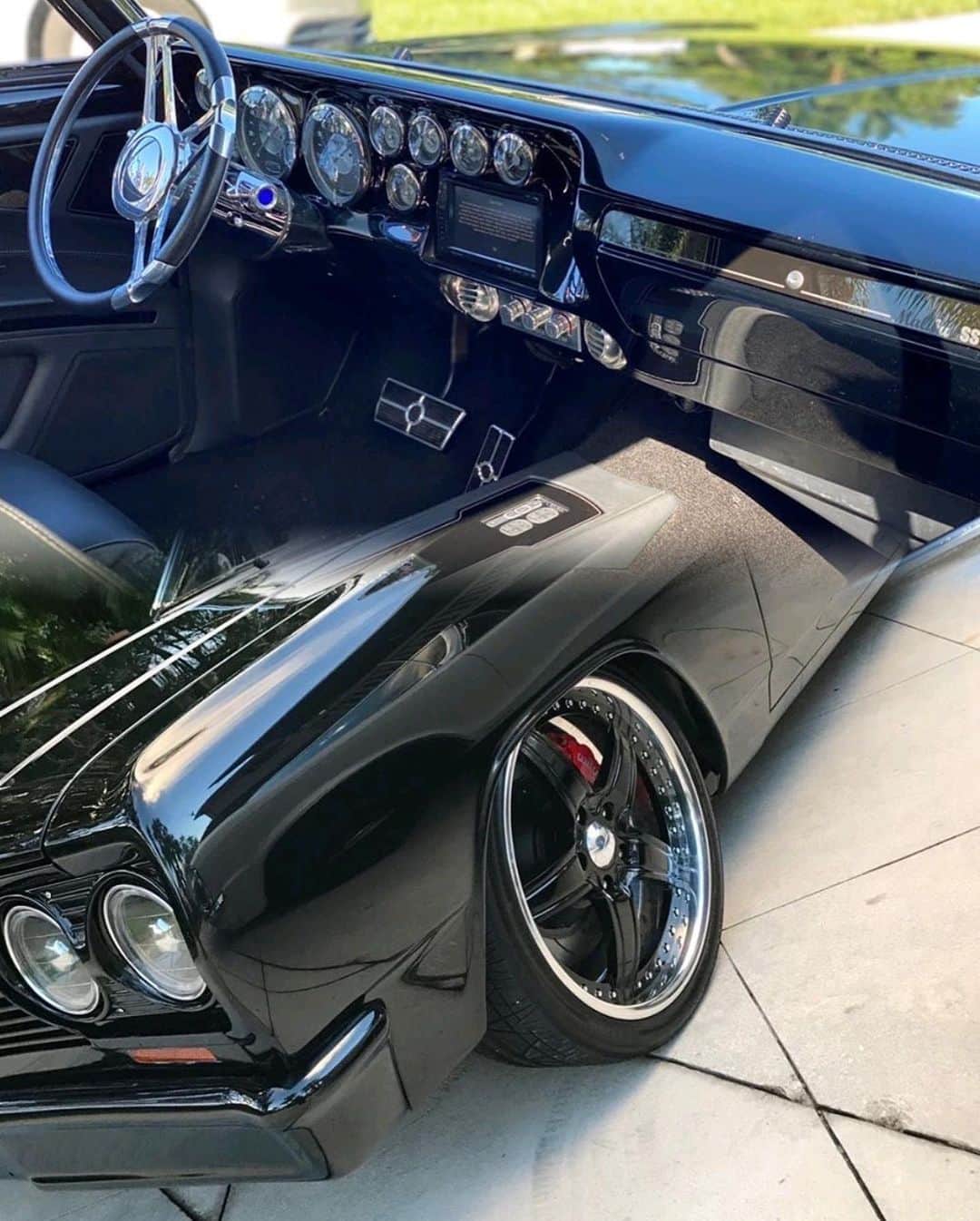 Classics Dailyさんのインスタグラム写真 - (Classics DailyInstagram)「Our bud Austin Weiss is selling his 1965 Chevelle! Thought we’d put the word out! It’s listed on EBay and she’s a beauty!  Def a 🧲  _ Breakdown on Build:  Shaved gutters  Tucked and shaved bumpers Shaved and custom trunk Reshaped hood One off grille, handmade Shaved blinkers Shaved firewall Custom all metal dash Rear mini tubbed Reshaped wheel arches Rear end built with posi 4 linked Front end, upgraded arms Track and Pinion Stainless steering shaft Upgraded Ididit steering column Push button start Push button gear selector LS2, show polished Blower cam Magnison blower Show polished pulley system Polished Alternator Custom, stainless headers Custom, stainless exhaust with magna flow mufflers One off interior Isis power module system Custom trunk built out Painted RR black top and bottom All new glass Power windows New bushings Boze alloy wheels Nitro tires Wilwood brake 900 miles on restoration」8月25日 8時45分 - classicsdaily