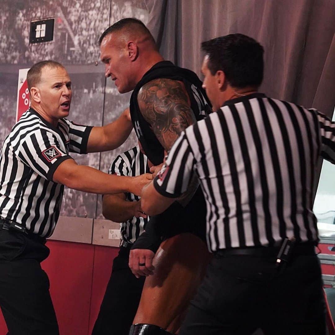 WWEさんのインスタグラム写真 - (WWEInstagram)「The #Viper strikes on @dmcintyrewwe! Has @randyorton just taken out the #WWEChampion? #WWERaw」8月25日 9時28分 - wwe