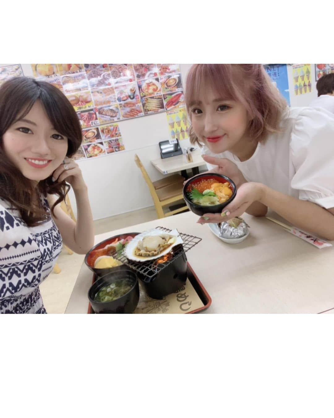 にゃんさんゴルフさんのインスタグラム写真 - (にゃんさんゴルフInstagram)「. . 札幌の朝食🐟 よくばりセットみたいなのを注文🤣 ボリューミーで朝から腹パンになったよ🤣 . . #場外市場#海鮮丼#帆立#ホタテ#あおさの味噌汁#札幌場外市場#札幌旅行#ヤン衆北の漁場#北の漁場#旅行好きな人と繋がりたい#国内旅行好きな人と繋がりたい#hokkaidosgram#hokkaido#sapporo#sapporotrip」8月25日 9時33分 - miiiii0228