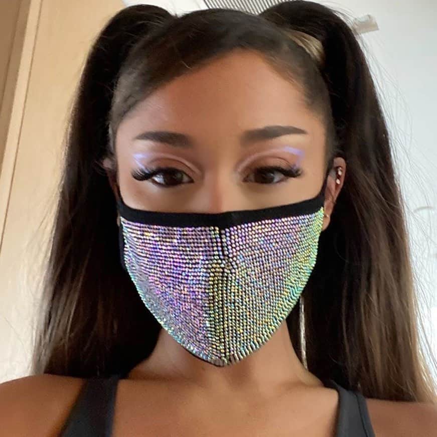 Dazed Magazineさんのインスタグラム写真 - (Dazed MagazineInstagram)「My smile is beamin’ 😁 ✨  (Saving this look for when the clubs reopen)  Show us your looks by tagging us and using #MaskForMask 👀  📷🔄@arianagrande   #WearADamnMask」8月25日 9時37分 - dazed