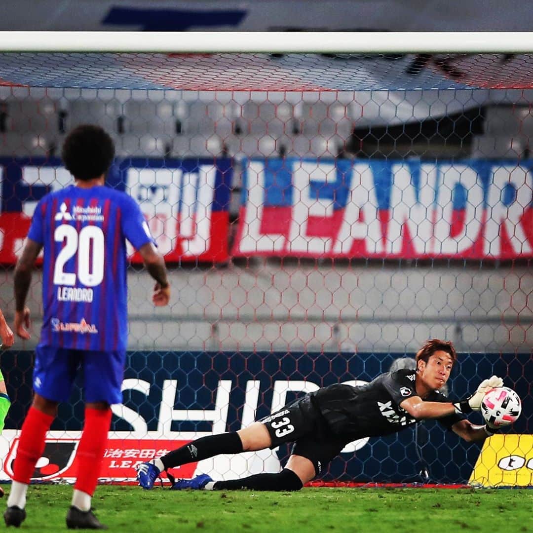 FC東京オフィシャルグッズさんのインスタグラム写真 - (FC東京オフィシャルグッズInstagram)「🔵🔴 vs #湘南ベルマーレ 競争のなかで取り戻した自信。 守護神がチームを勝利に導く。 @aki_hayashi0507  @fctokyoofficial  #林彰洋  #FC東京 #fctokyo #tokyo」8月25日 9時47分 - fctokyoofficial