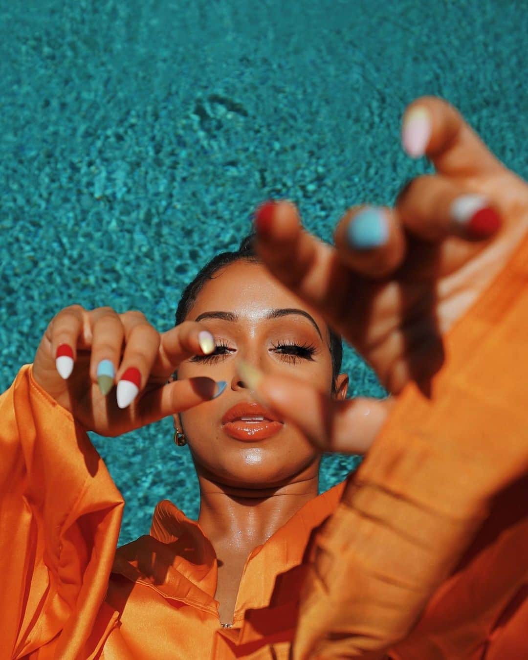 リザ・コッシーさんのインスタグラム写真 - (リザ・コッシーInstagram)「almost went overboard for this one • swipe」8月25日 9時44分 - lizakoshy