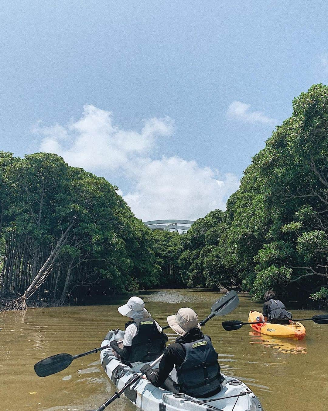 清水沙也佳さんのインスタグラム写真 - (清水沙也佳Instagram)「マングローブカヤック🚣‍♀️ めちゃくちゃ焼けた！(足の甲) マングローブも、カヤックも何もかも初めてで大冒険に出ている気分でした。笑  #しみさや旅 #沖縄 #マングローブ #マングローブカヤック #okinawa #mangrove #mangroveforest」8月25日 9時55分 - sayaka__shimizu