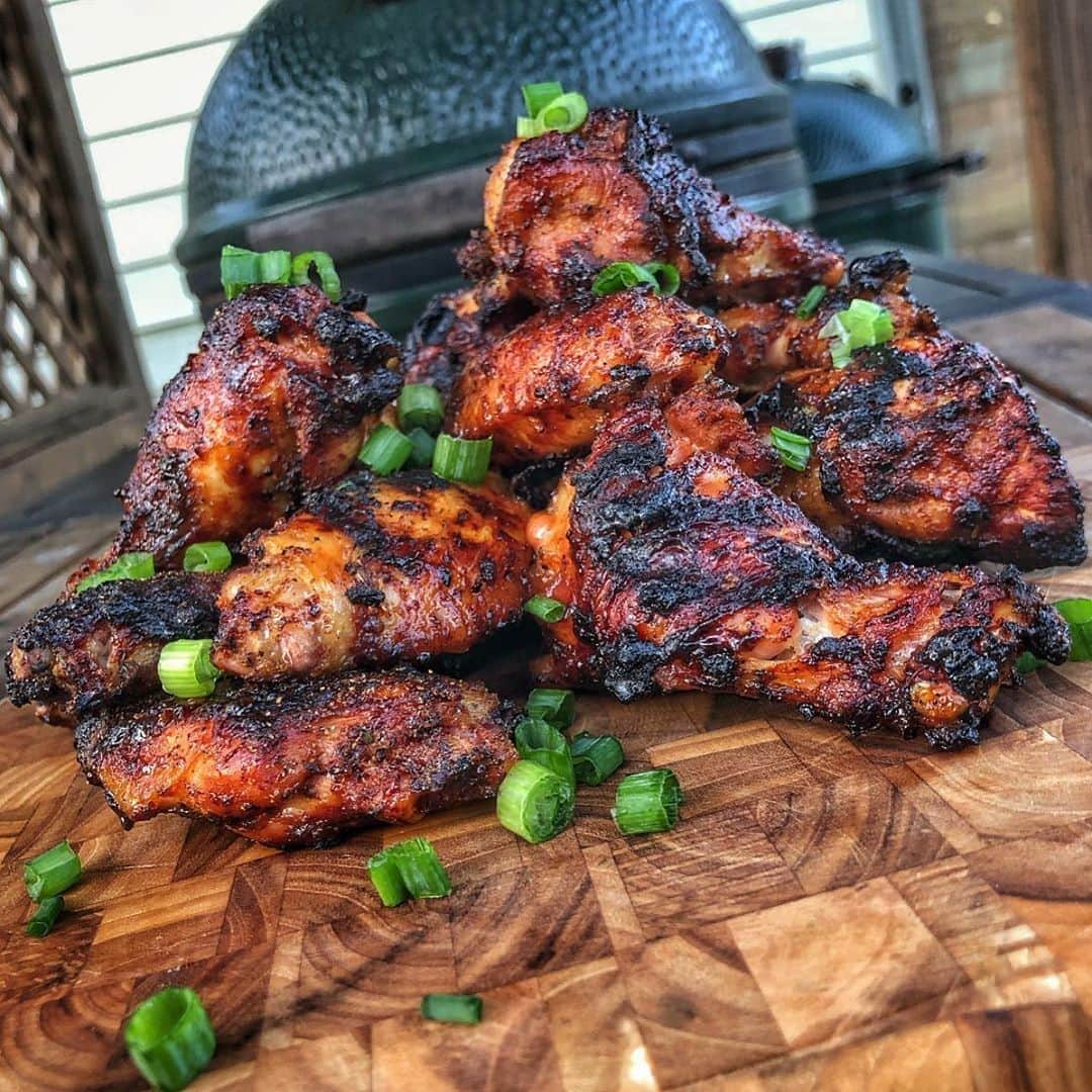 Flavorgod Seasoningsさんのインスタグラム写真 - (Flavorgod SeasoningsInstagram)「Customer @thegreeneggeffect with some @flavorgod Lemon and Garlic teriyaki wings, on the @biggreenegg!! You gotta be careful with teriyaki on the grill, it will burn very easily... but when you get that just right char 🤪🤪🤪 How do you like your wings... fried, grilled, or smoked?!?⁠ -⁠ Add delicious flavors to any meal!⬇⁠ Click the link in my bio @flavorgod⁠ ✅www.flavorgod.com⁠ -⁠ Flavor God Seasonings are:⁠ 💥ZERO CALORIES PER SERVING⁠ 🔥0 SUGAR PER SERVING ⁠ 💥GLUTEN FREE⁠ 🔥KETO FRIENDLY⁠ 💥PALEO FRIENDLY⁠ -⁠ #food #foodie #flavorgod #seasonings #glutenfree #mealprep #seasonings #breakfast #lunch #dinner #yummy #delicious #foodporn」8月25日 10時01分 - flavorgod