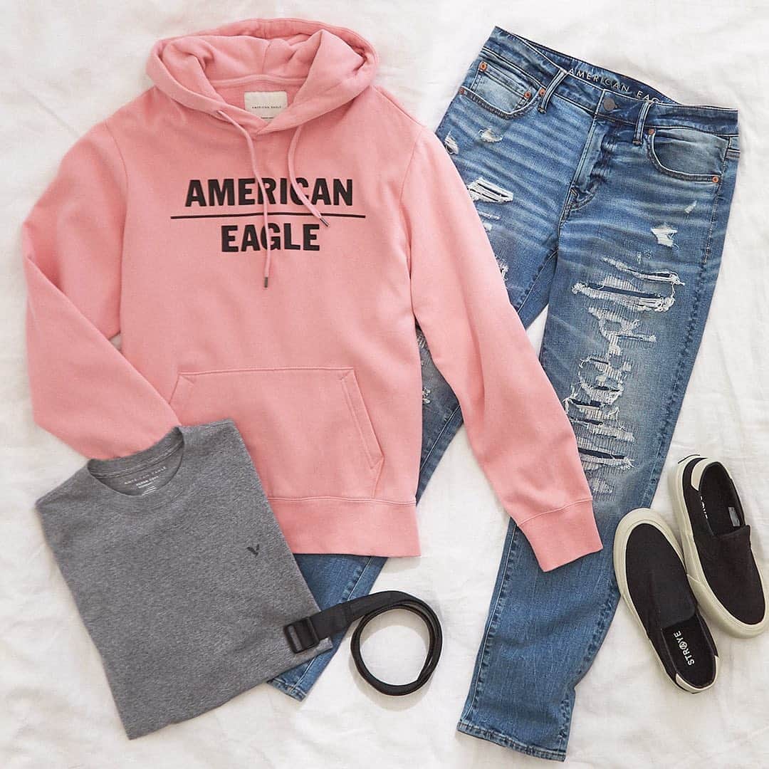 American Eagleさんのインスタグラム写真 - (American EagleInstagram)「You can never have too many tees, especially if they go with everything 🤷‍♂️ Swipe for some comfy & cool fits」8月25日 10時14分 - americaneagle