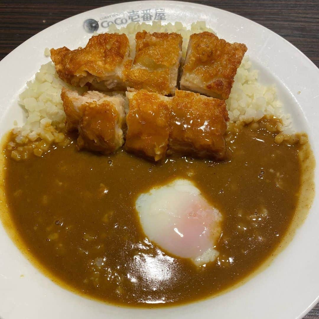 高木三四郎さんのインスタグラム写真 - (高木三四郎Instagram)「久しぶりの低糖質カレー！トッピングはチキンと半熟卵！ #CoCo壱 #低糖質カレー」8月25日 10時21分 - t346fire