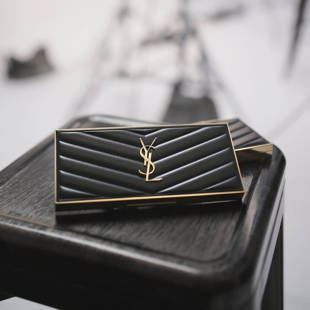 Yves Saint Laurent Beautyさんのインスタグラム写真 - (Yves Saint Laurent BeautyInstagram)「Step up your beauty looks, with a palette of pigmented shades, inspired by the runway.  COUTURE COLOUR CLUTCH PARIS #yslbeauty #eyeshadow #couturecolorclutch」8月25日 21時20分 - yslbeauty