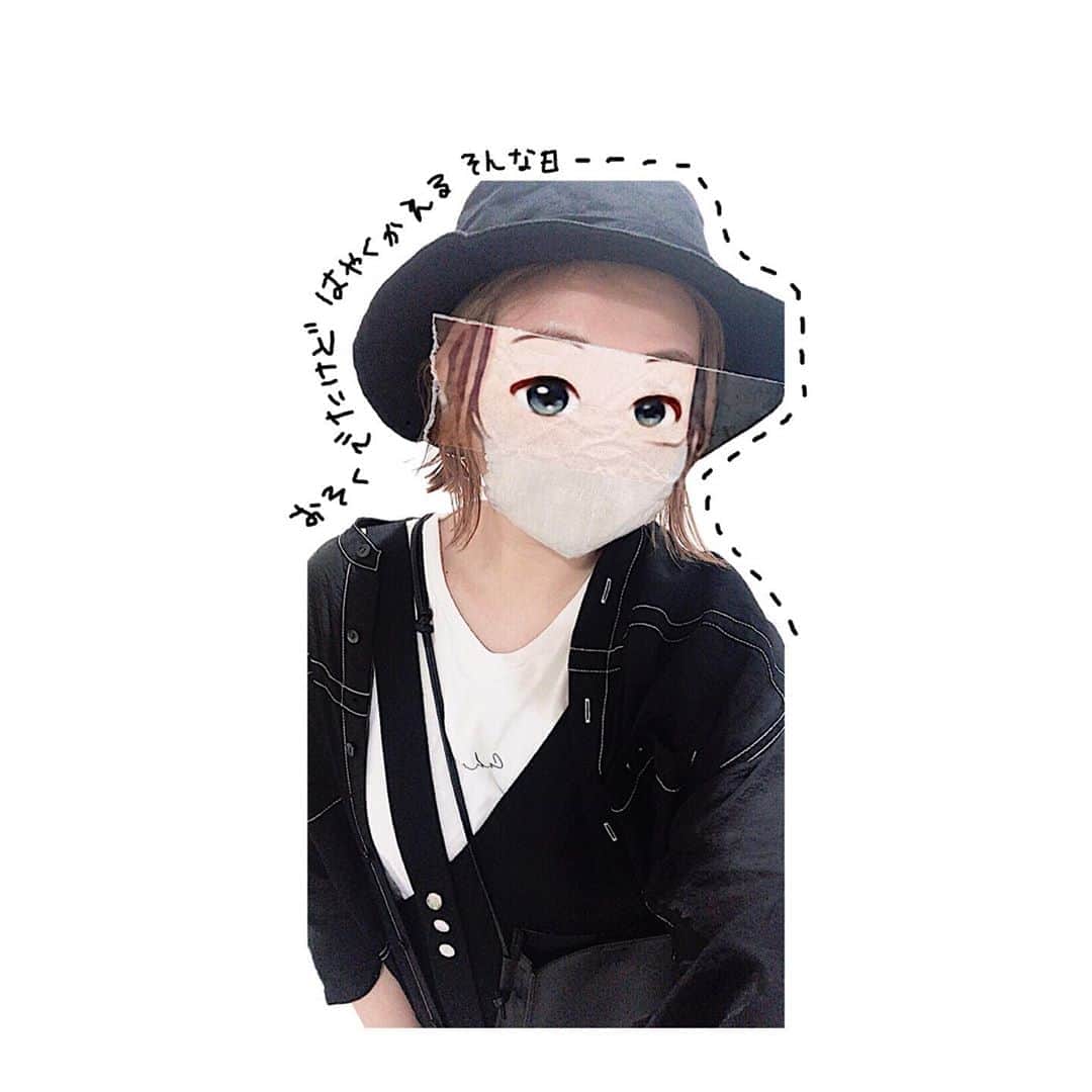 トリイクニコのインスタグラム：「帰ったら先週のi-land見なきゃ！w  #iland #もう誰を推したらいいのか分からない笑  hat▶︎ @hoten_official  mask▶︎ @sky_stone_of_tipi_wigwam  bag▶︎ @todayful_  shirt▶︎ @furfur_official  tshirts▶︎ @lowrysfarm_official  salopette▶︎ @un3d_official」