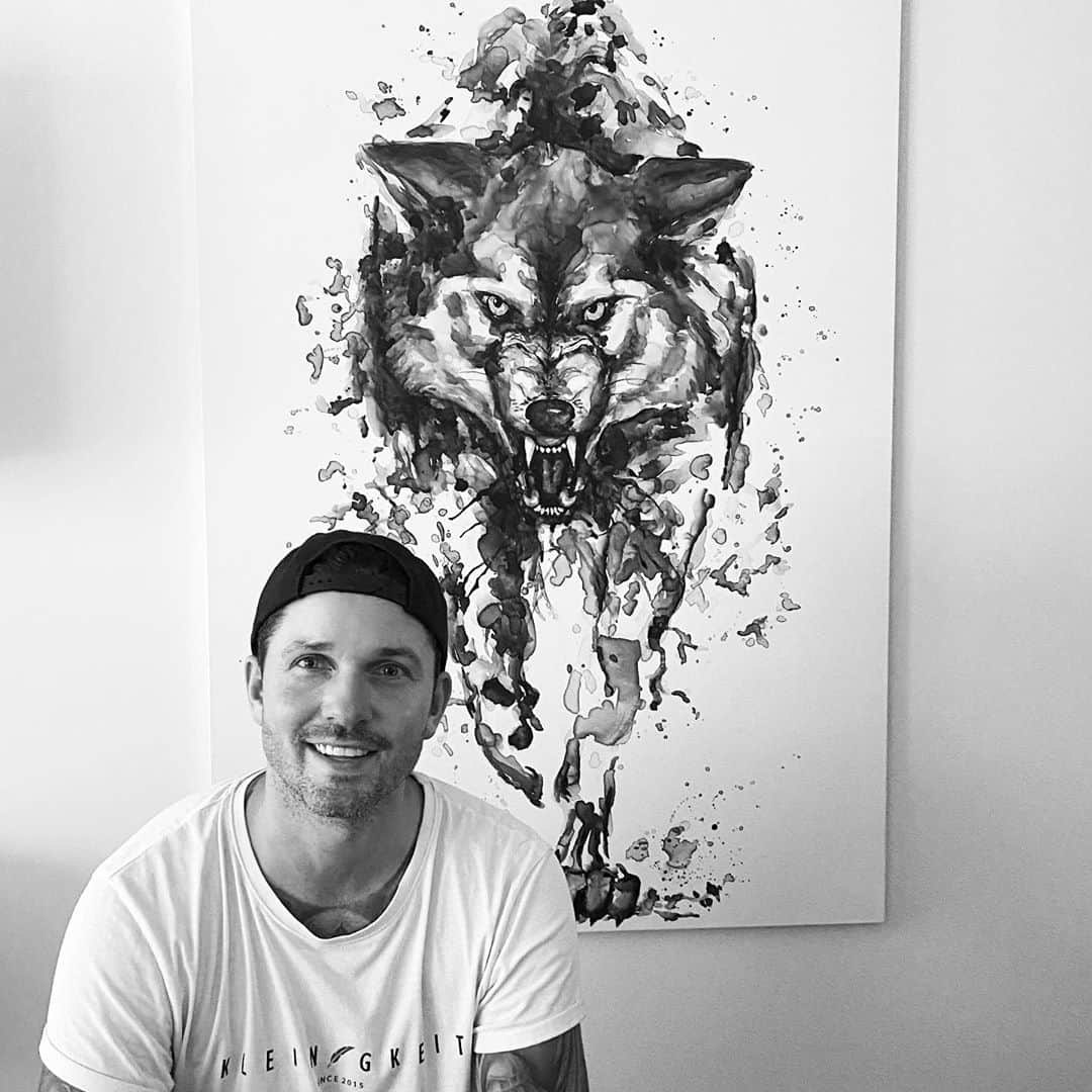 レオン・アンドレアセンのインスタグラム：「Geri & Freki 🐺 Danke Brate @nemanjastankovic. Wünsche euch eine schöne Woche 🍀 #kleinigkeit #keineprobleme👌」
