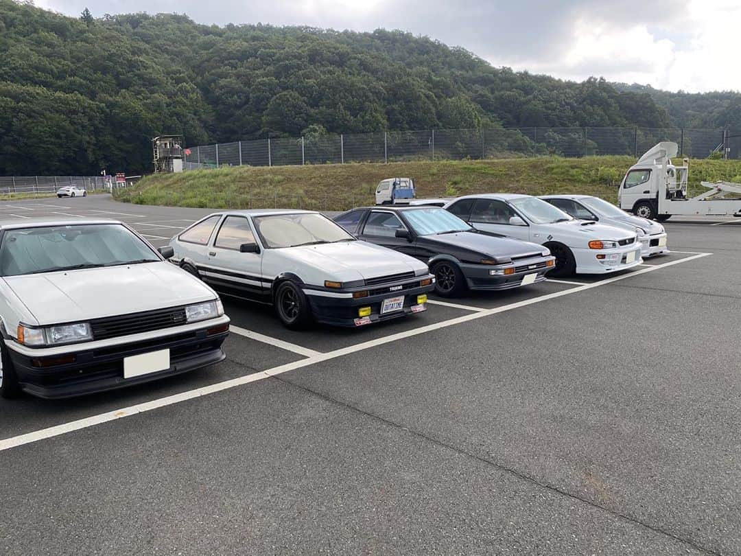 大池水杜さんのインスタグラム写真 - (大池水杜Instagram)「Last Sunday was Dayoff with my #AE86 at #ae86day , In Okayama international circuit🚗💨 @carfactoryai_86  日曜日はオフ日にして大好きなハチロクに浸ってました👍🏻 走ってるハチロクを見に行けて嬉しいしカッコよかったー！亜衣さんにお会いできたり、久しぶりに会う方も多く、ドライブも出来て良きリフレッシュになりました😁 サーキットに冷えたシャインマスカット持っていってめっちゃ美味しかった！ @visavis_jp #タウン情報おかやま #ライト電業 #bigjohn #bluesakura #slopeshot #bmx #bmxgirl #bmxfreestyle #bmxwomen #toyota #sprintertrueno #スプリンタートレノ #トレノ #trueno #ae86trueno #ハチロク #旧車 #昭和の車 #86 #86女子 #車好き女子 #車好きと繋がりたい #岡山 #carfactoryai #hachiroku #japanesecar #岡山国際サーキット #ドライブ」8月25日 19時53分 - minato_oike