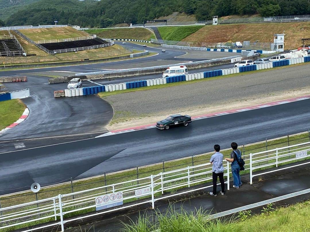 大池水杜さんのインスタグラム写真 - (大池水杜Instagram)「Last Sunday was Dayoff with my #AE86 at #ae86day , In Okayama international circuit🚗💨 @carfactoryai_86  日曜日はオフ日にして大好きなハチロクに浸ってました👍🏻 走ってるハチロクを見に行けて嬉しいしカッコよかったー！亜衣さんにお会いできたり、久しぶりに会う方も多く、ドライブも出来て良きリフレッシュになりました😁 サーキットに冷えたシャインマスカット持っていってめっちゃ美味しかった！ @visavis_jp #タウン情報おかやま #ライト電業 #bigjohn #bluesakura #slopeshot #bmx #bmxgirl #bmxfreestyle #bmxwomen #toyota #sprintertrueno #スプリンタートレノ #トレノ #trueno #ae86trueno #ハチロク #旧車 #昭和の車 #86 #86女子 #車好き女子 #車好きと繋がりたい #岡山 #carfactoryai #hachiroku #japanesecar #岡山国際サーキット #ドライブ」8月25日 19時53分 - minato_oike