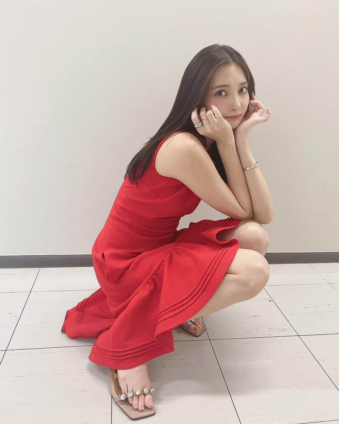 大石絵理のインスタグラム：「🐣🥩👗」