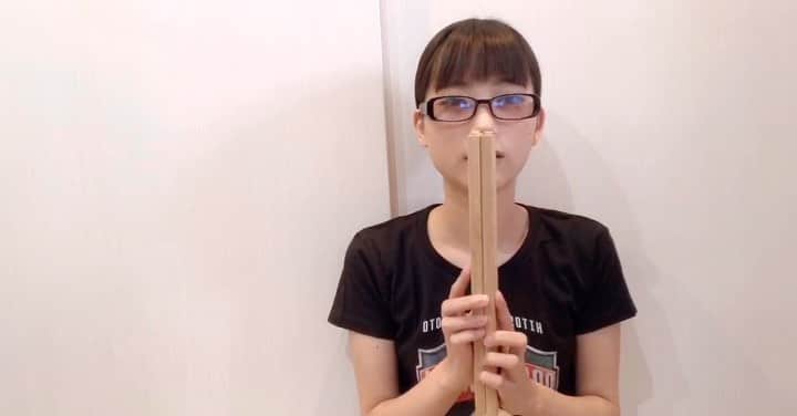 阿知波妃皇のインスタグラム：「YouTubeみてくれた？💭 あのさこれ友達から聞いたけどクギじゃなくてネジなんだね........ネジネジのクギって............. #とくになにも #プロフィールURLから飛んでね #自己満日記 #ドキュメンタル8の非売品Tシャツ #うれしい」
