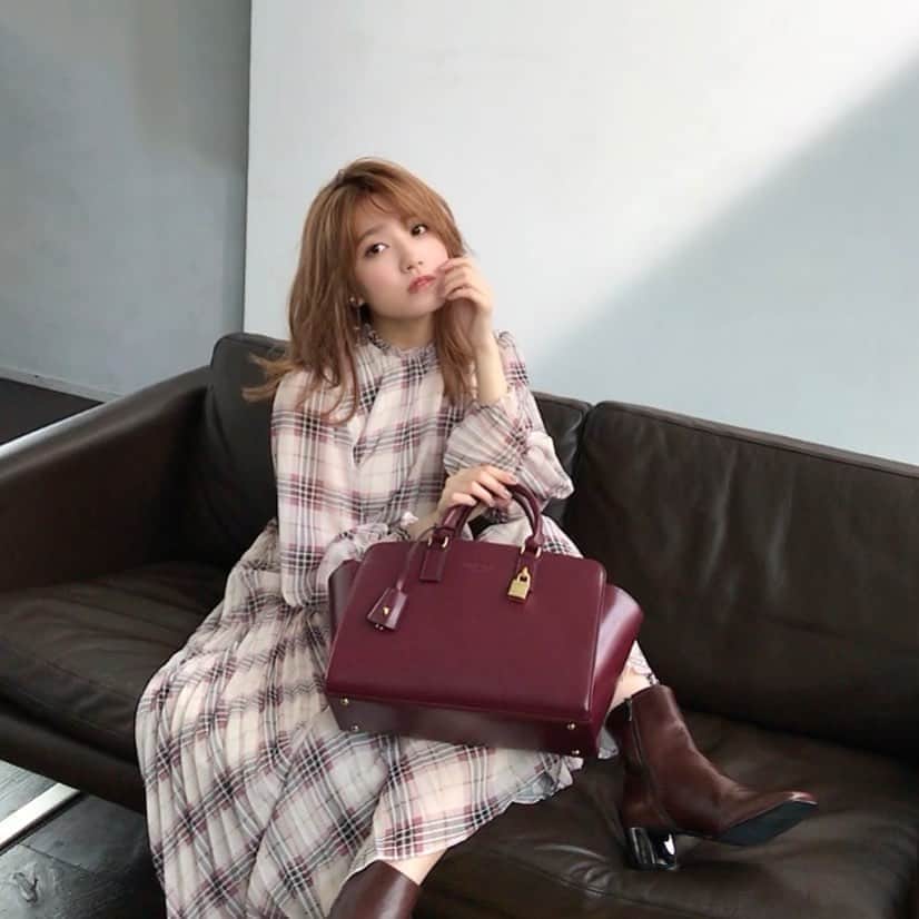 加藤玲奈のインスタグラム：「9月号の @sweet_editors 載っております✨ @samantha.thavasa_official のbag秋色で可愛かった🍁ぜひチェックしてね☺️」