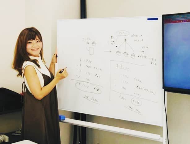 木嶋菜穂子のインスタグラム：「.﻿ ﻿ 女性起業✖️輸入物販スクール﻿ 勉強会&合宿✨﻿ ﻿ @札幌﻿ ﻿ ﻿ 札幌は、﻿ スクールたちあげの﻿ 初セミナー開催の地♡﻿ ﻿ ﻿ 物販リアル勉強会や﻿ スマホ物撮り講座、﻿ リアルイベント出店、﻿ 温泉合宿♨️、﻿ ﻿ 色々と﻿ 札幌に通っているうちに﻿ ﻿ ﻿ もうファミリーのような﻿ あたたかい輪が広がってきて、﻿ ﻿ いつも愛と爆笑の﻿ 大切な札幌チーム♡♡﻿ ﻿ ﻿ もう、﻿ 昼から夜まで笑いすぎて﻿ 涙ながして腹筋かなり鍛えられて、﻿ ﻿ なんだか心が浄化された☺️✨﻿ ﻿ ﻿ ﻿ 大好きな仲間や﻿ 信頼する輪のなかで、﻿ ﻿ みんな言いたいことを言って﻿ おなか痛いくらい笑ったり、﻿ ﻿ ﻿ みんなのやりたい事について﻿ お互いにアイデアだしあったり、﻿ ﻿ ﻿ ﻿ こういう時間は、﻿ ほんと大切だなと思うし﻿ ﻿ 生きる世界が﻿ めちゃくちゃ広がる♡﻿ ﻿ ﻿ ﻿ こどもたちの周りには﻿ いつも誰か大人が﻿ サポートしてくれていて、﻿ ﻿ 私は﻿ そういう、誰かが﻿ 自然に支えてくれている﻿ あたたかい環境のなか﻿ 安心して仕事をさせていただけて﻿ いつも感謝です♡﻿ ﻿ ﻿ ﻿ こどもはこども同士で﻿ ﻿ 年齢性別関係なく﻿ 目の前の相手と"今"を楽しみ﻿ ﻿ そういう社会的協調性を﻿ 体当たりで﻿ 身につけていって﻿ 世界を広げているようす♡﻿ ﻿ ﻿ ﻿ そして今回は、﻿ 情報発信 × 物販 がテーマ﻿ ﻿ ・自分のビジネスから﻿ 　オンラインショップの展開﻿ ﻿ ・インスタブランディング﻿ ﻿ そして、﻿ ﻿ ・人生を豊かにする在り方﻿ ﻿ ﻿ いろんなことをテーマに﻿ 3日間一緒に﻿ 過ごさせていただきました♡﻿ ﻿ ﻿ ﻿ みんなには﻿ ﻿ 物販の柱と﻿ 自分のやりたいことの柱﻿ どちらも両立し、﻿ ﻿ 末長く繁栄してもらいたいし﻿ ﻿ ﻿ みんなが﻿ 自分自身を大切に、﻿ 自分の夢も叶えていける場を﻿ つくっていけたらいいなと﻿ あらためて思っています♡﻿ ﻿. 現在、スクールは メルカリ転売コミュニティのみ募集中 #LINO 450名在籍✨ . オンライン無料相談受付中 . 在宅ワーク すきま時間で副業したい方 お気軽にDMよりお問い合わせを♡」