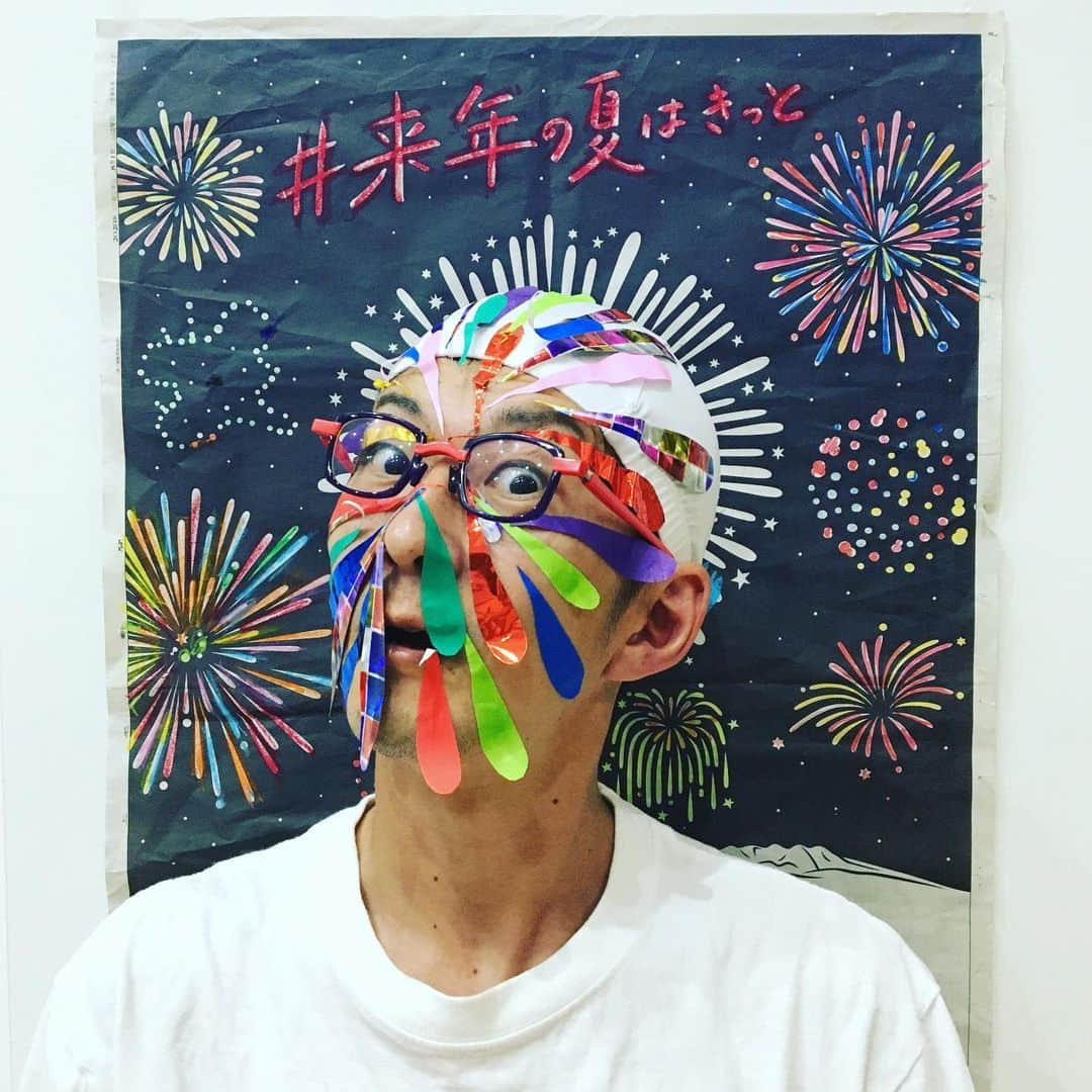 富所哲平さんのインスタグラム写真 - (富所哲平Instagram)「https://jomo-news.co.jp/ad/hanabi/ #来年の夏はきっと #上毛新聞 #家族で塗り絵 #酒TAYHOME #花火 #塗り絵 #貼り絵 #でんぷんのり #肌荒れた #あおみどろ上手 #ひなたろす紛失 #嫁どころ不参加 #アンカンミンカン富所 #家族時間 #イラスト #ジャパンスタイル群馬 #ジャパンスタイル群馬の家 #ジャパンスタイル #めがねのカムイ  上毛新聞さんの素敵な企画に乗っかりました。」8月25日 20時11分 - tomitetsu823