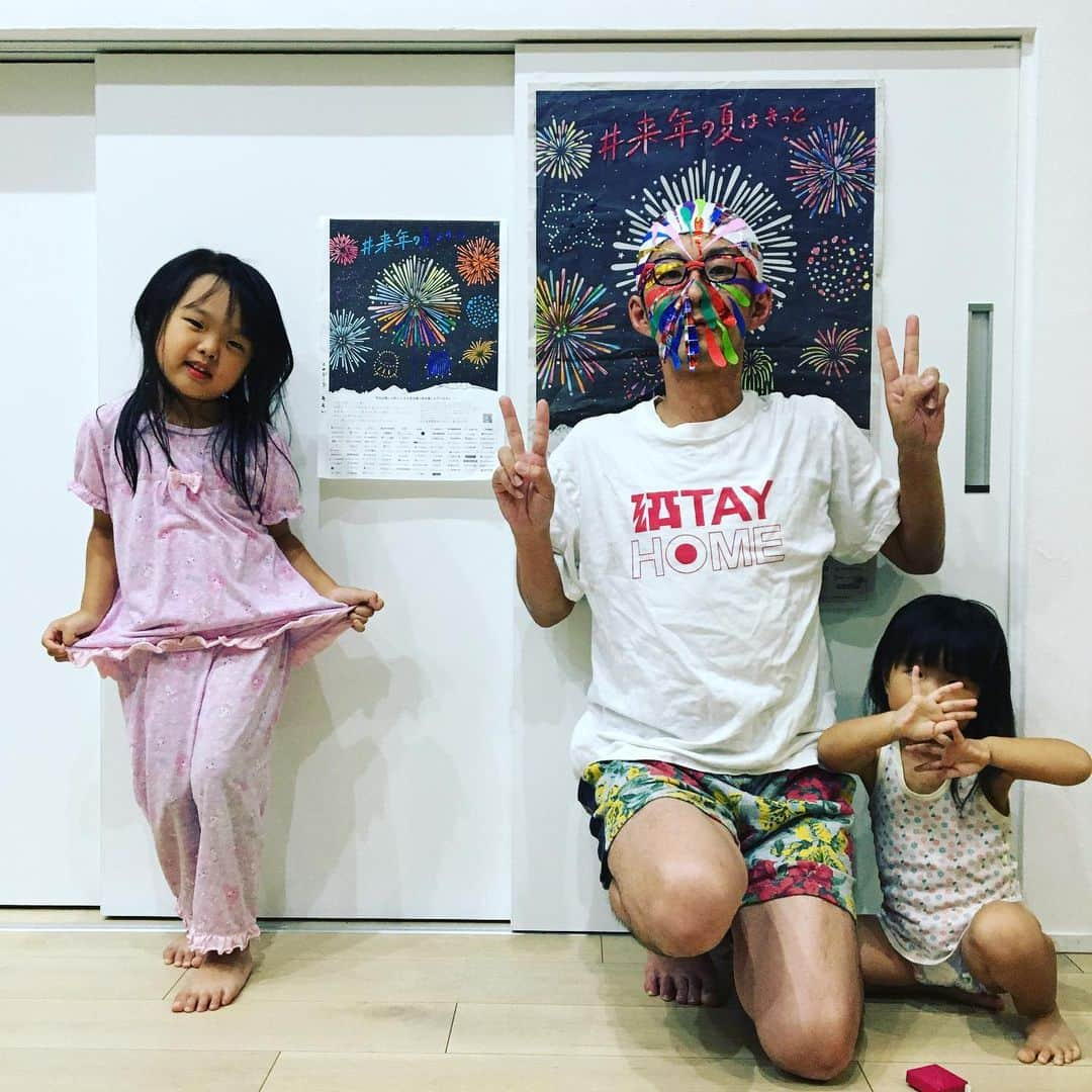 富所哲平さんのインスタグラム写真 - (富所哲平Instagram)「https://jomo-news.co.jp/ad/hanabi/ #来年の夏はきっと #上毛新聞 #家族で塗り絵 #酒TAYHOME #花火 #塗り絵 #貼り絵 #でんぷんのり #肌荒れた #あおみどろ上手 #ひなたろす紛失 #嫁どころ不参加 #アンカンミンカン富所 #家族時間 #イラスト #ジャパンスタイル群馬 #ジャパンスタイル群馬の家 #ジャパンスタイル #めがねのカムイ  上毛新聞さんの素敵な企画に乗っかりました。」8月25日 20時11分 - tomitetsu823